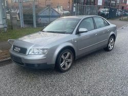 Grau Gebraucht 2002 Audi A4 Limousine | 1.900 € (Guter Preis)