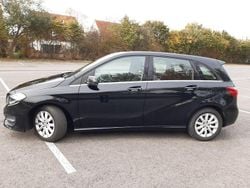 Schwarz Gebraucht 2015 Mercedes B180 Van / Kleinbus | 11.490 € (Guter Preis)