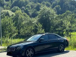 Schwarz Gebraucht 2019 Mercedes E300 AMG line Limousine | 32.600 € (Fairer Preis)