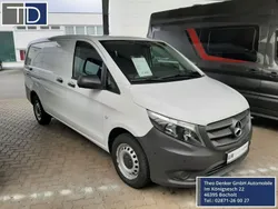 Weiß Gebraucht 2023 Mercedes Vito Van / Kleinbus | 27.900 € (Guter Preis)
