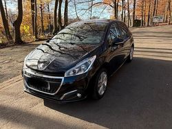 Schwarz Gebraucht 2018 Peugeot 208 Kleinwagen | 9.980 € (Fairer Preis)