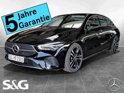 Unilack nachtschwarz Gebraucht 2024 Mercedes CLA200 Shooting Brake Progressive Kombi | 31.860 € (Guter Preis)
