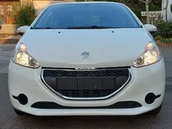 Weiß Gebraucht 2015 Peugeot 208 Kleinwagen | 3.000 € (Fairer Preis)