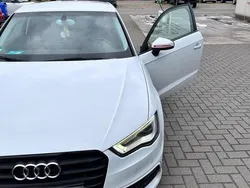 Weiß Gebraucht 2014 Audi A3 Sportback Kleinwagen | 8.500 € (Guter Preis)