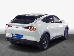 Starwhite platinium metallic Gebraucht 2023 Ford Mustang Mach-E SUV | 30.431 € (Superpreis)