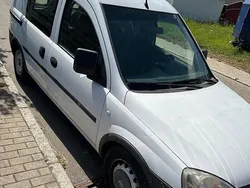 Weiß Gebraucht 2007 Opel Combo Van / Kleinbus | 2.299 €