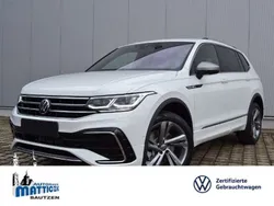 Weiß (pure white) Gebraucht 2024 VW Tiguan Allspace R-line SUV | 56.640 €