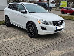 Weiß Gebraucht 2011 Volvo XC60 R-Design SUV | 16.000 €