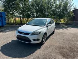 Weiß Gebraucht 2008 Ford Focus Limousine | 699 € (Fairer Preis)