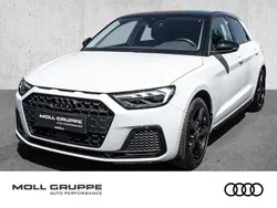 Gletscherweiss metallic mythosschwarz metallic Gebraucht 2024 Audi A1 Sportback Advanced Kleinwagen | 22.740 € (Fairer Preis)