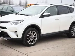 Weiß Gebraucht 2016 Toyota RAV4 Comfort SUV | 15.999 € (Fairer Preis)