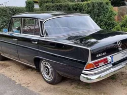 Schwarz Gebraucht 1961 Mercedes 220 SE Limousine | 22.800 €