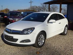 Weiß Gebraucht 2009 Opel Astra GTC Selection Limousine | 2.200 € (Fairer Preis)