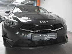 Grau Gebraucht 2023 Kia Ceed Sportswagon Kombi | 17.680 € (Fairer Preis)