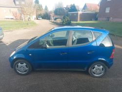 Blau Gebraucht 1999 Mercedes A140 Kleinwagen | 1.750 € (Etwas zu teuer)