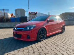 Rot Gebraucht 2006 Opel Astra GTC Limousine | 6.200 € (Etwas zu teuer)