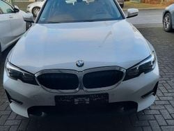 Weiß Gebraucht 2021 BMW 330 Sport Line Kombi | 26.950 € (Guter Preis)