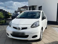 Weiß Gebraucht 2010 Toyota Aygo Kleinwagen | 1.600 € (Fairer Preis)