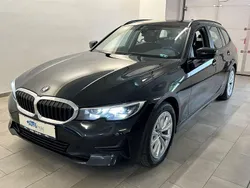 Schwarz Gebraucht 2022 BMW 318 Sport Line Kombi | 15.980 € (Fairer Preis)