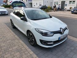 Weiß Gebraucht 2016 Renault Clio GrandTour Bose Edition Kombi | 9.000 €