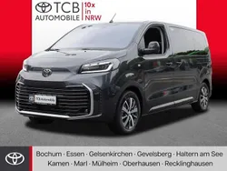 Grau Gebraucht 2024 Toyota Proace Verso Team Kombi | 44.989 € (Etwas zu teuer)