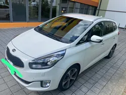 Weiß Gebraucht 2016 Kia Carens Spirit Van / Kleinbus | 9.800 € (Guter Preis)