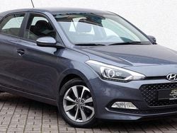 Grau Gebraucht 2016 Hyundai i20 Trend Limousine | 12.990 € (Fairer Preis)
