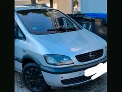 Silber Gebraucht 2002 Opel Zafira Van / Kleinbus | 2.400 € (Teuer)