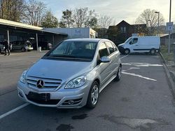 Silber Gebraucht 2011 Mercedes B180 Van / Kleinbus | 5.100 €