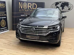Deep black perleffek (metallic) Gebraucht 2021 VW Touareg R-line SUV | 43.799 € (Superpreis)