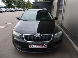 Schwarz Gebraucht 2016 Skoda Octavia Joy Kombi | 7.795 € (Guter Preis)