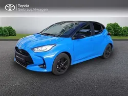 Neptune blue metallic, dach schwarz Gebraucht 2024 Toyota Yaris Hybrid Edition Kleinwagen | 26.380 € (Fairer Preis)