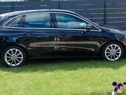 Schwarz Gebraucht 2019 Mercedes B180 Van / Kleinbus | 16.400 € (Fairer Preis)