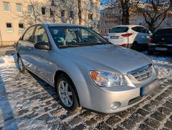 Silber Gebraucht 2006 Kia Cerato Limousine | 3.350 €