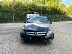 Schwarz Gebraucht 2014 Mercedes B200 Van / Kleinbus | 10.850 € (Fairer Preis)