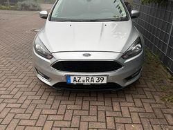 Silber Gebraucht 2015 Ford Focus Kombi | 9.990 €