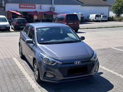 Grau Gebraucht 2018 Hyundai i20 Active Limousine | 12.850 € (Etwas zu teuer)