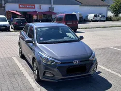 Grau Gebraucht 2018 Hyundai i20 Active Limousine | 13.100 € (Etwas zu teuer)