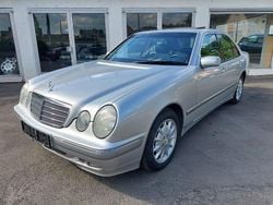 Silber Gebraucht 1999 Mercedes E240 Elegance Limousine | 4.850 €