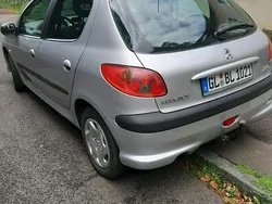 Grau Gebraucht 2005 Peugeot 206 Kleinwagen | 1.700 € (Fairer Preis)