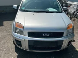 Silber Gebraucht 2012 Ford Fusion Kleinwagen | 2.222 €