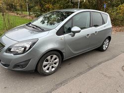 Grau Gebraucht 2010 Opel Meriva Van / Kleinbus | 2.990 € (Fairer Preis)