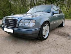 Grau Gebraucht 1992 Mercedes E300 Limousine | 11.599 €