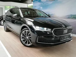Onyxschwarz metallic Gebraucht 2024 Skoda Superb LAURIN & KLEMENT Kombi | 46.800 €