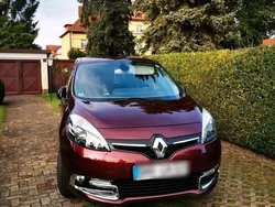 Rot Gebraucht 2013 Renault Scénic III Van / Kleinbus | 5.700 € (Fairer Preis)