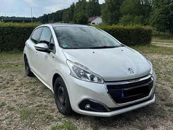 Weiß Gebraucht 2016 Peugeot 208 Active Kleinwagen | 6.200 € (Fairer Preis)