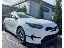 Carraraweiss Neu 2025 Kia Ceed Sportswagon 4 Kombi | 25.990 € (Guter Preis)