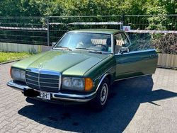 Grün Gebraucht 1982 Mercedes 230 Coupé | 14.000 €