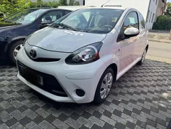 Weiß Gebraucht 2013 Toyota Aygo Kleinwagen | 3.250 € (Fairer Preis)