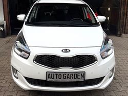 Weiß Gebraucht 2016 Kia Carens 2 Van / Kleinbus | 10.490 € (Fairer Preis)